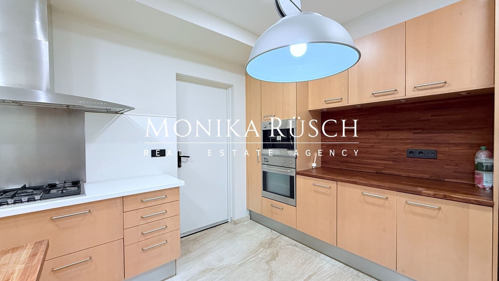 4 makuuhuone Huvila vuokrattavana paikassa El Prat de Llobregat mukana 
autotalli - 2 500 € (Ref: 9512009)