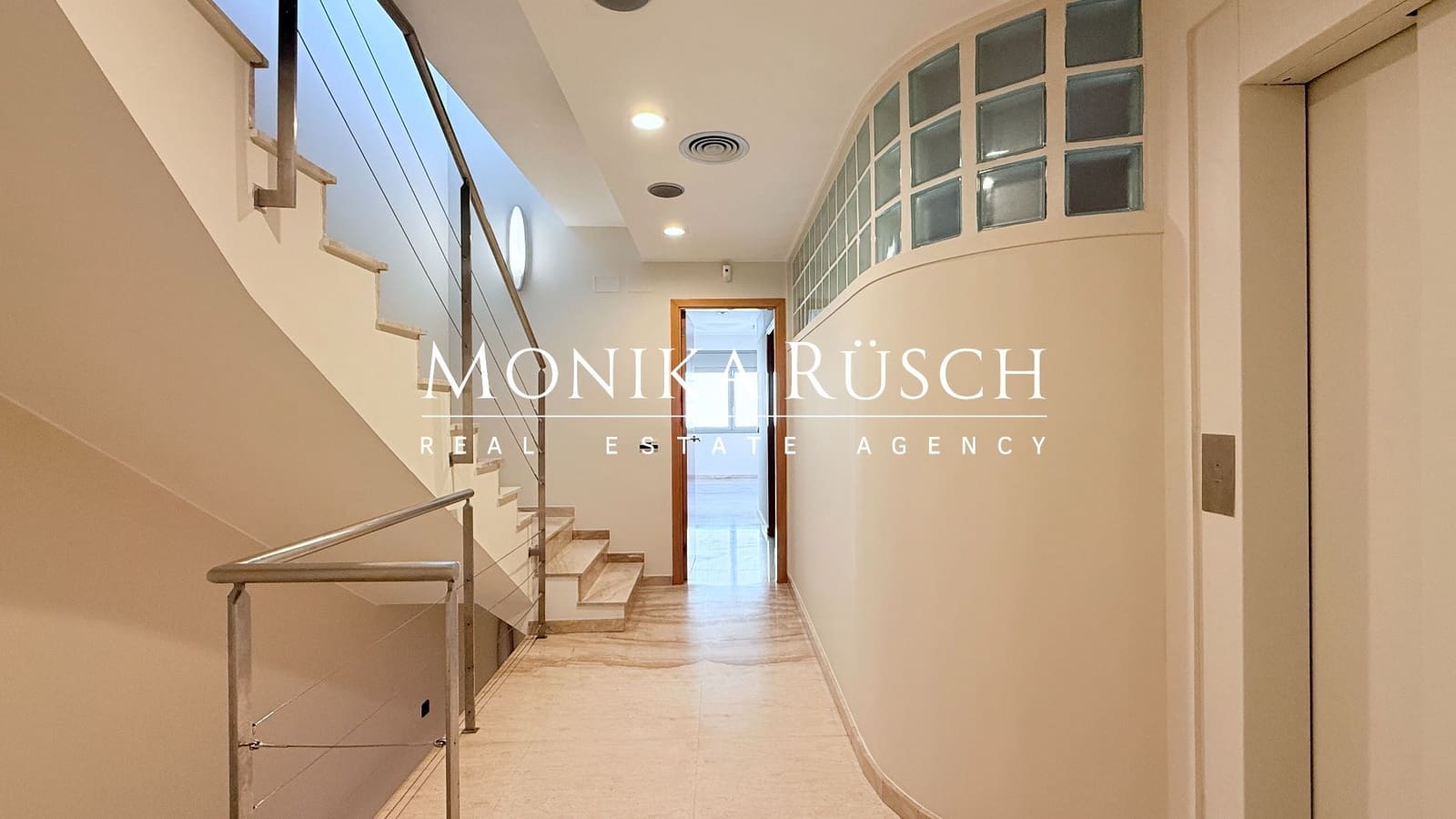 4 makuuhuone Huvila vuokrattavana paikassa El Prat de Llobregat mukana 
autotalli - 2 500 € (Ref: 9512009)