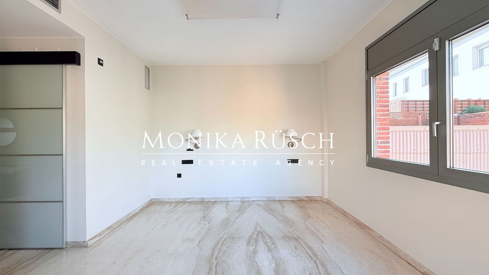 4 makuuhuone Huvila vuokrattavana paikassa El Prat de Llobregat mukana 
autotalli - 2 500 € (Ref: 9512009)