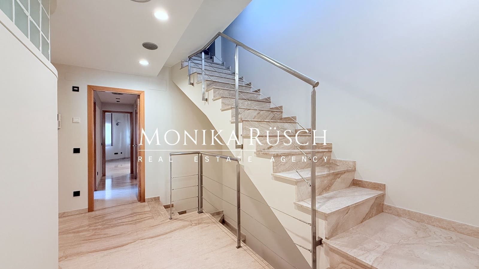 4 makuuhuone Huvila vuokrattavana paikassa El Prat de Llobregat mukana 
autotalli - 2 500 € (Ref: 9512009)