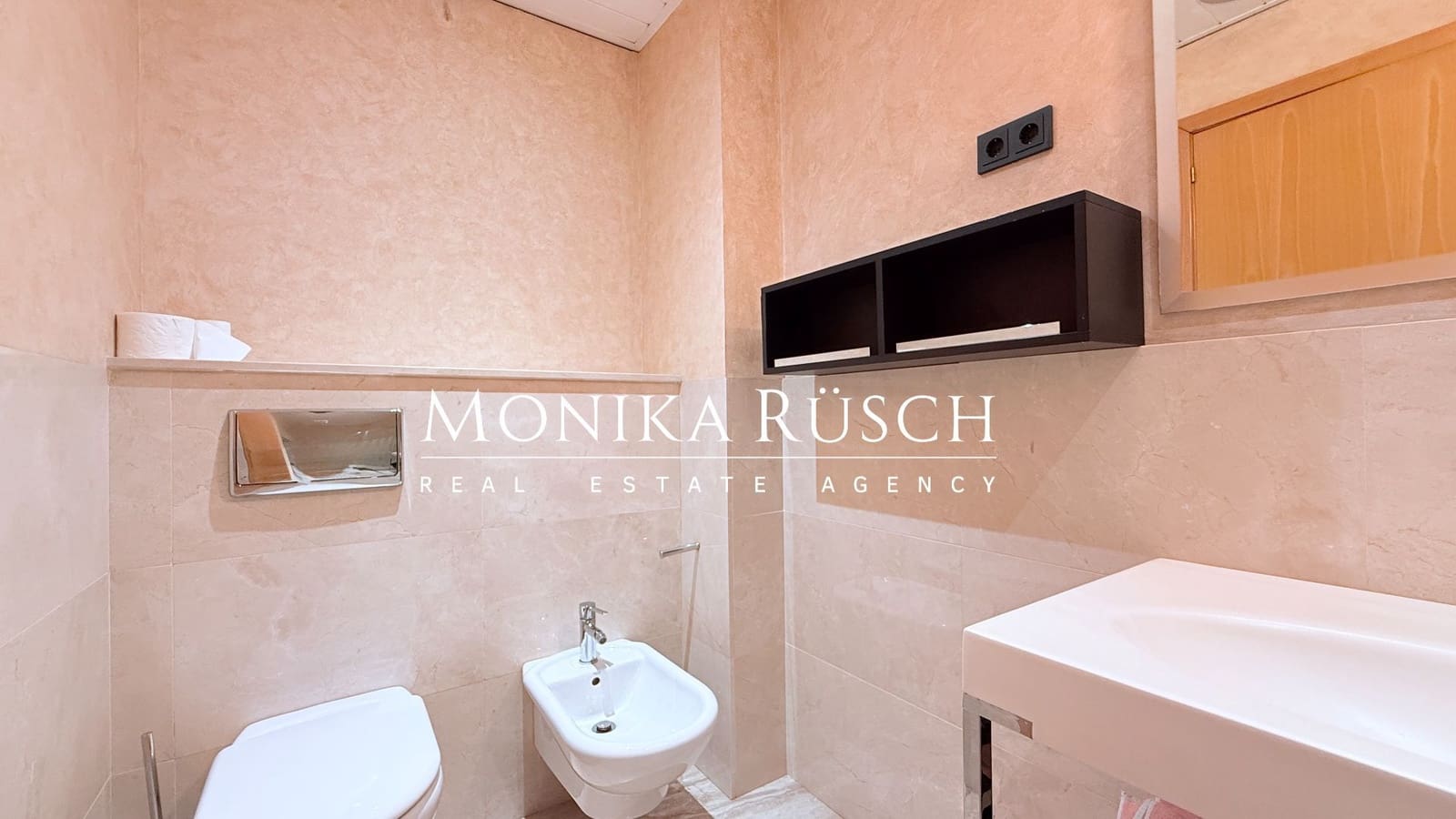 4 makuuhuone Huvila vuokrattavana paikassa El Prat de Llobregat mukana 
autotalli - 2 500 € (Ref: 9512009)