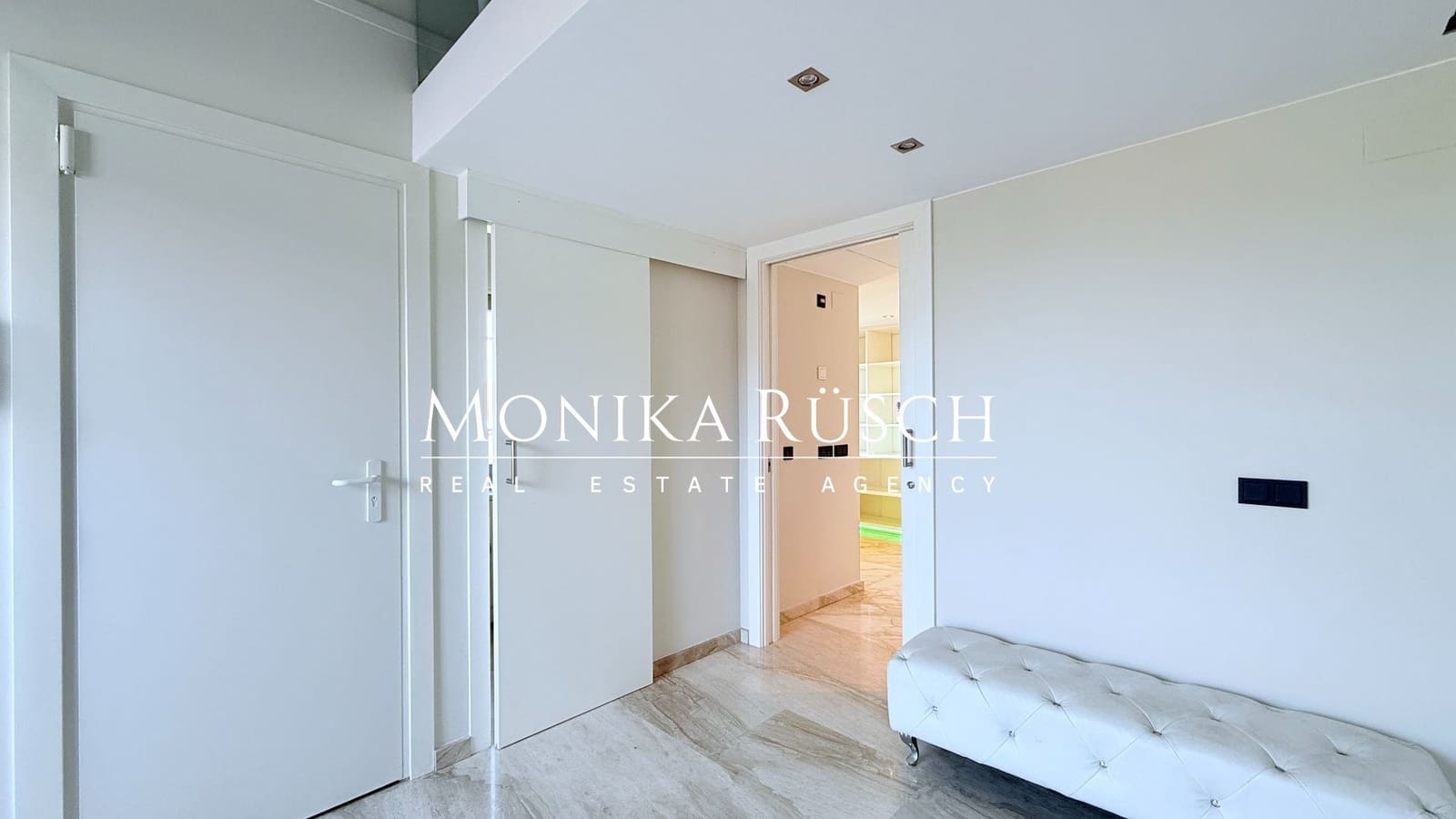 4 makuuhuone Huvila vuokrattavana paikassa El Prat de Llobregat mukana 
autotalli - 2 500 € (Ref: 9512009)