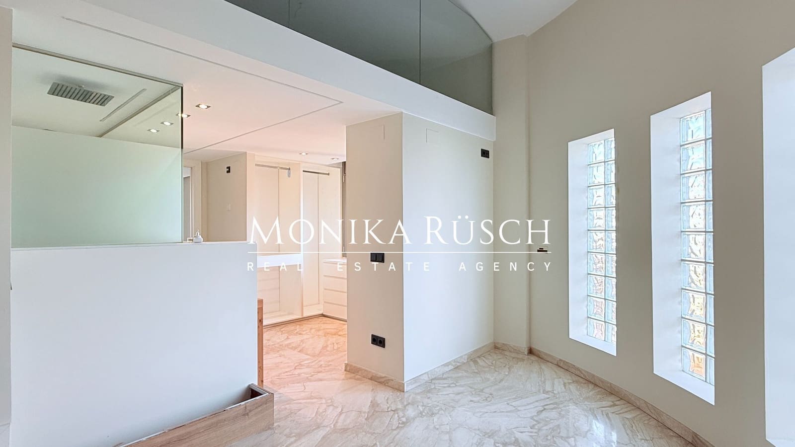 4 makuuhuone Huvila vuokrattavana paikassa El Prat de Llobregat mukana 
autotalli - 2 500 € (Ref: 9512009)