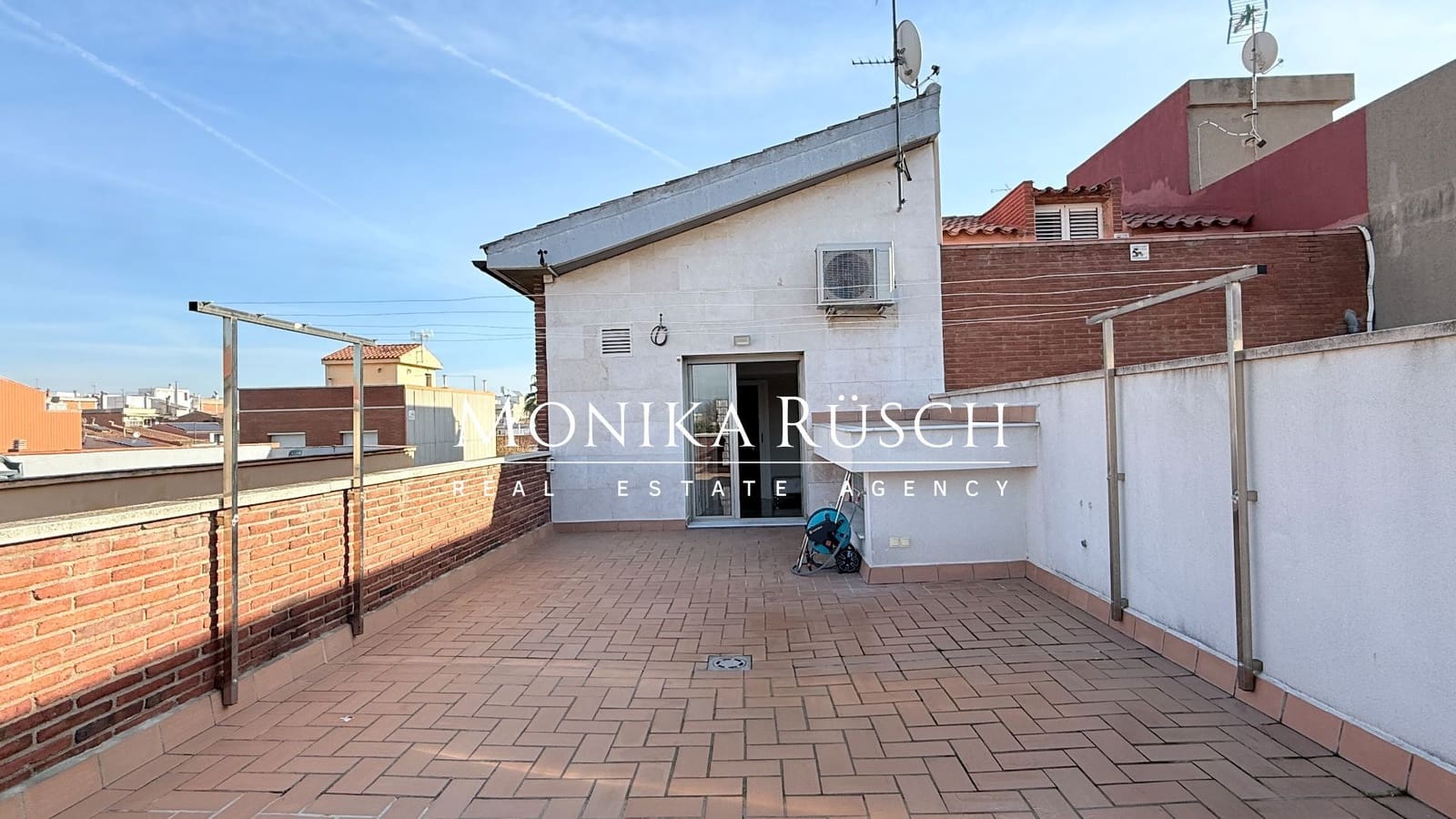 4 makuuhuone Huvila vuokrattavana paikassa El Prat de Llobregat mukana 
autotalli - 2 500 € (Ref: 9512009)