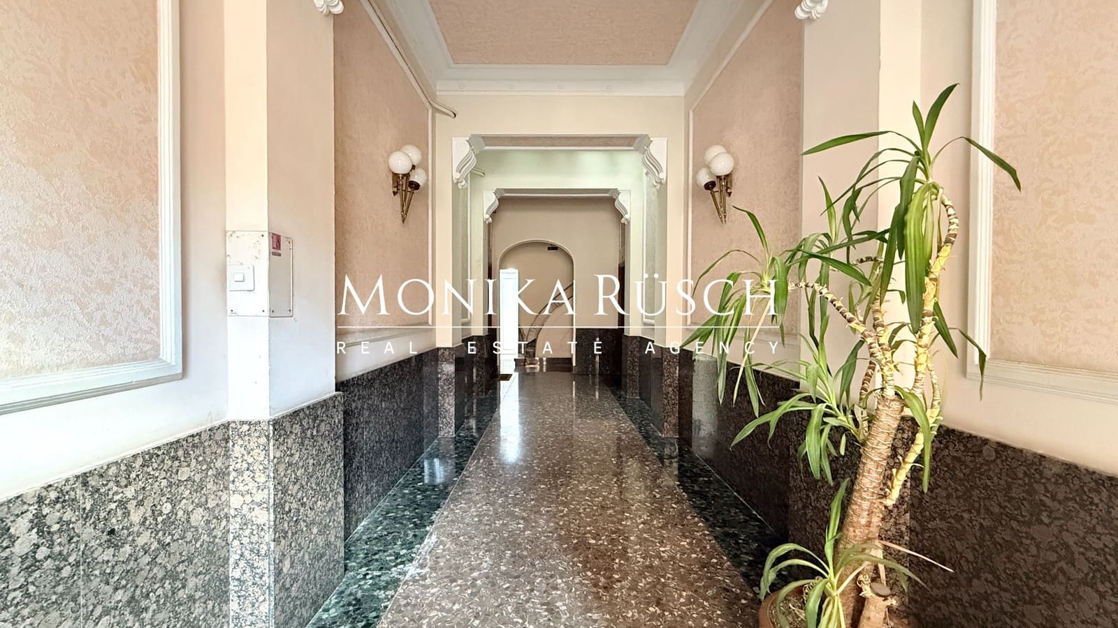 Piso de 3 habitaciones en Barcelona ciudad en venta con garaje - 550.000 € (Ref: 9585352)