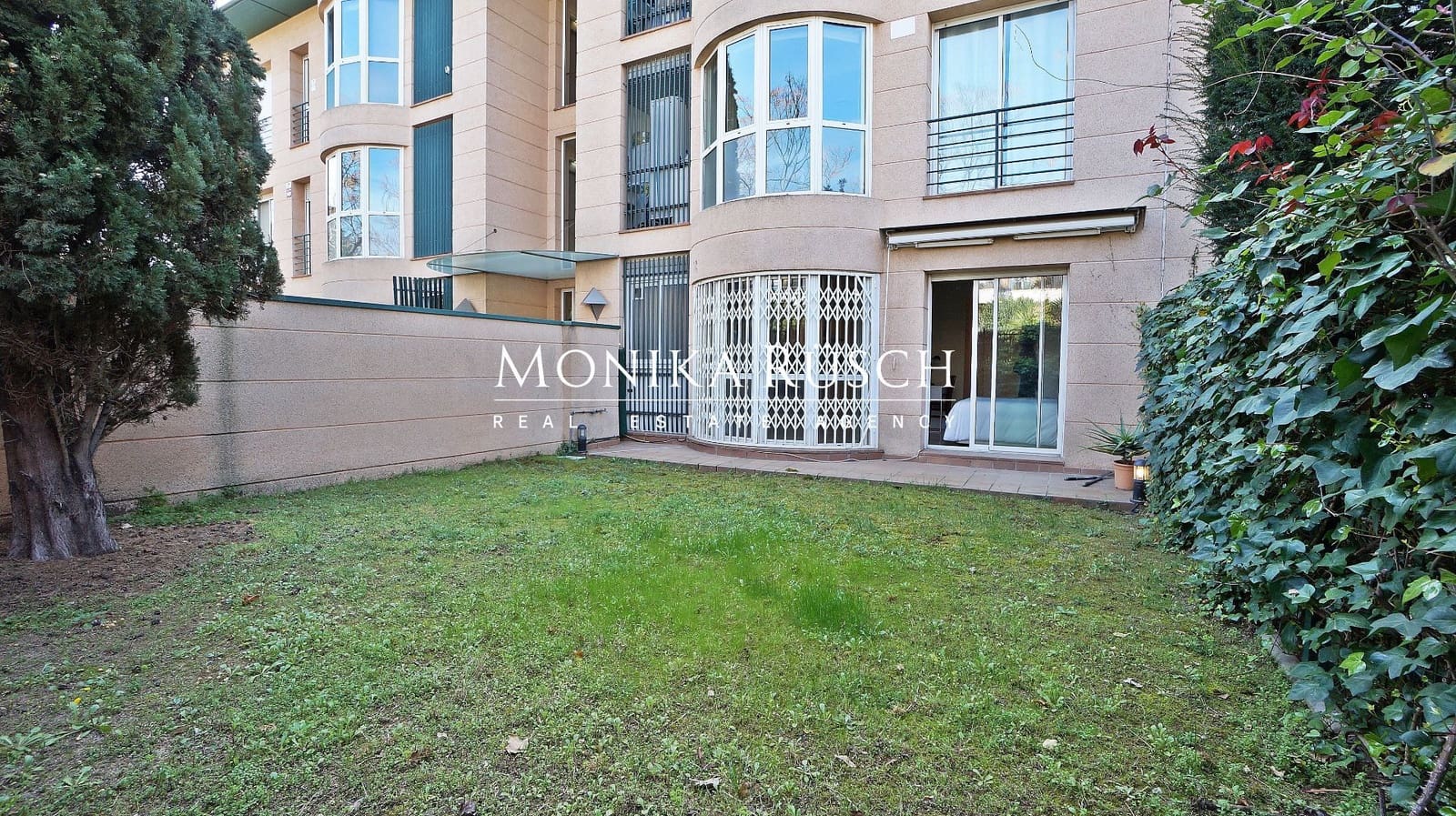 Appartement de 4 chambres à louer à Sant Cugat del Valles avec piscine garage - 2 420 € (Ref: 9607164)