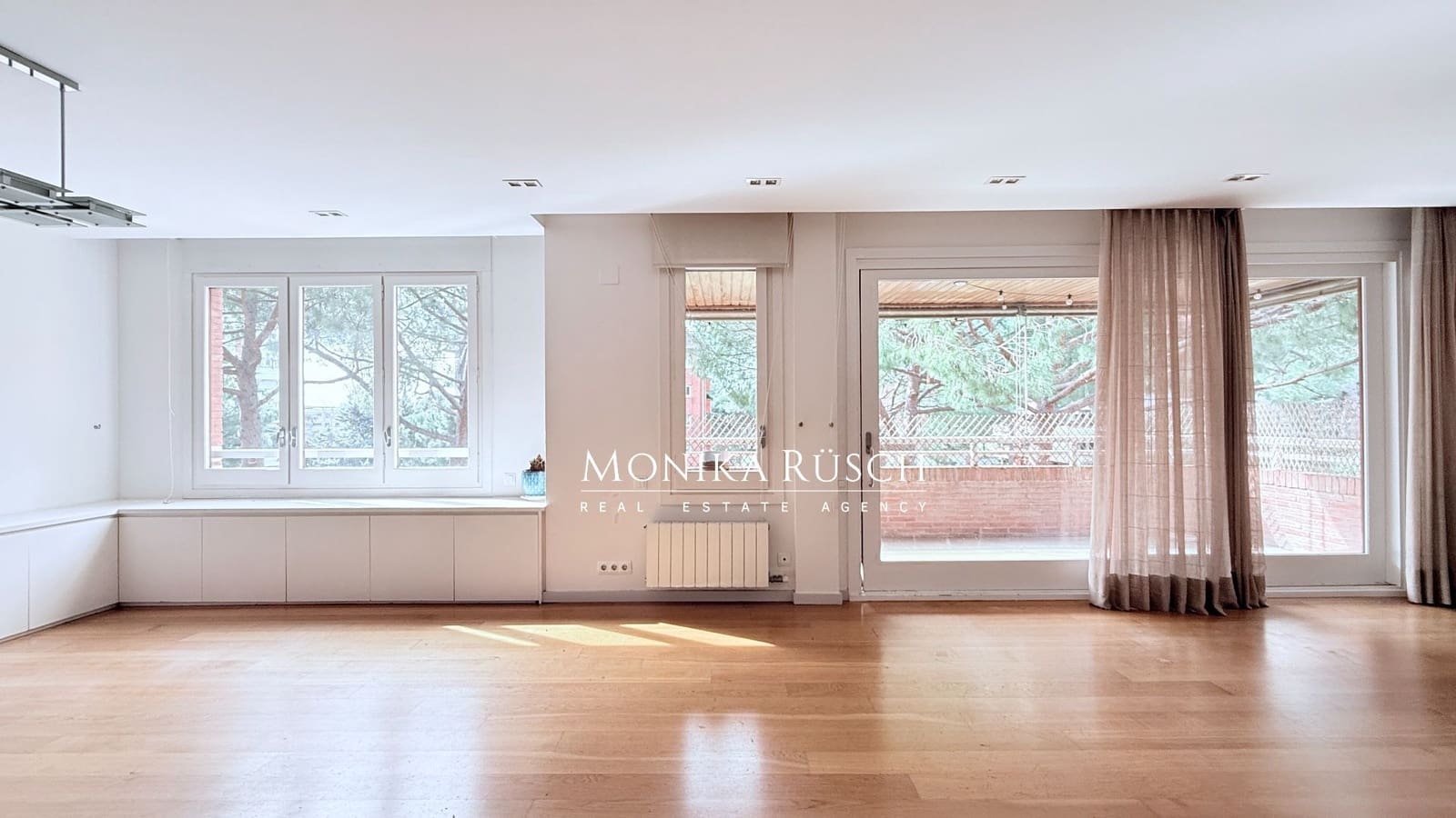 5 soveværelse Lejlighed til leje i Barcelona by med swimmingpool garage - € 4.190 (Ref: 9614679)