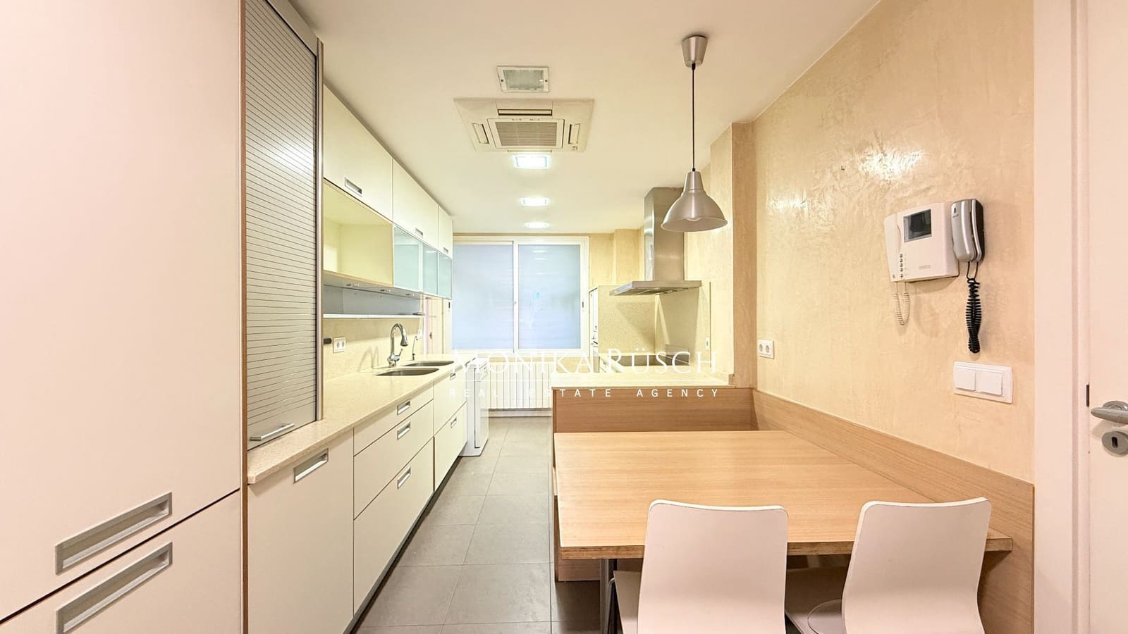 5 soveværelse Lejlighed til leje i Barcelona by med swimmingpool garage - € 4.190 (Ref: 9614679)