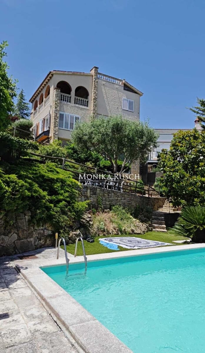 4 bedroom Villa for sale in Palleja with pool garage - € 580,000 (Ref: 9629586)