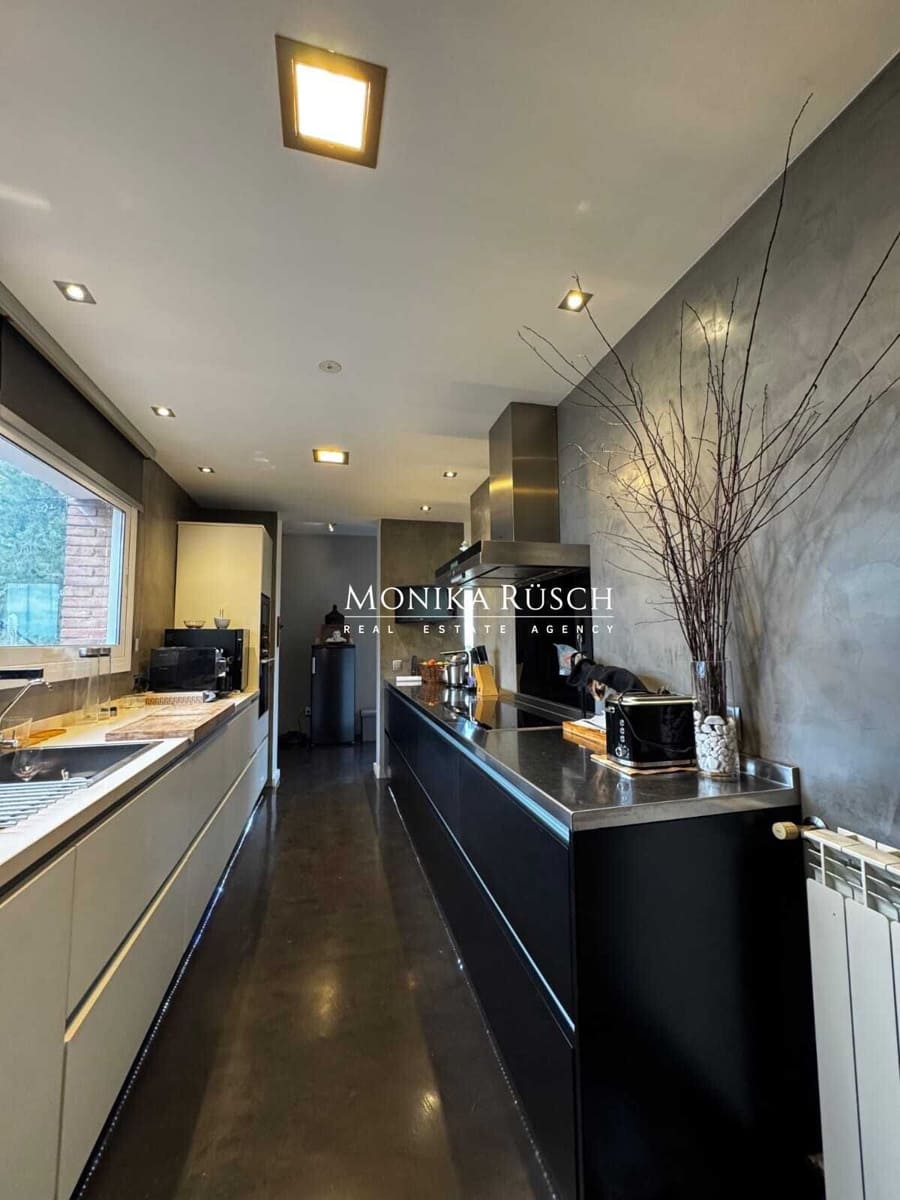 4 bedroom Villa for sale in Palleja with pool garage - € 580,000 (Ref: 9629586)