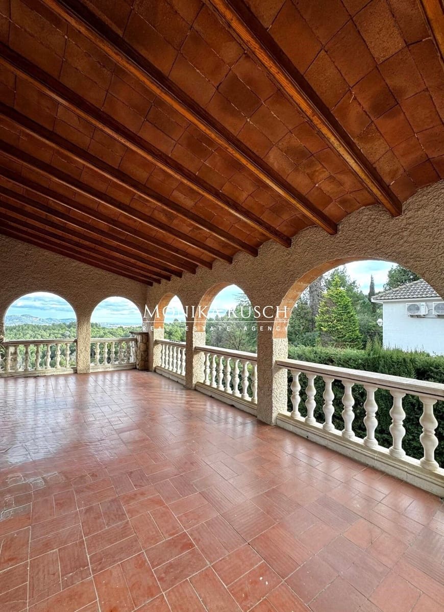 4 bedroom Villa for sale in Palleja with pool garage - € 580,000 (Ref: 9629586)