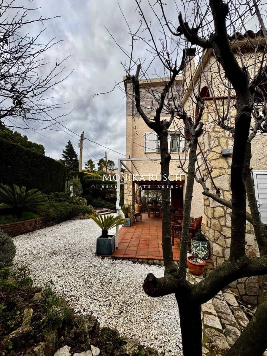 4 bedroom Villa for sale in Palleja with pool garage - € 580,000 (Ref: 9629586)