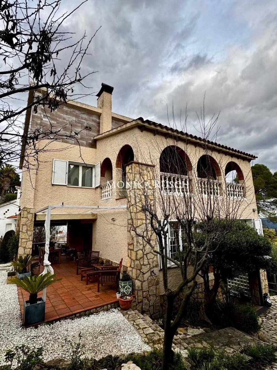 4 bedroom Villa for sale in Palleja with pool garage - € 580,000 (Ref: 9629586)