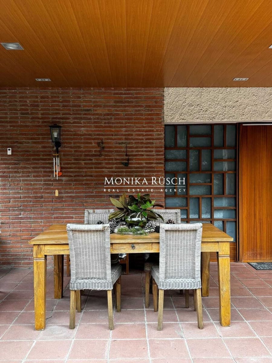 4 bedroom Villa for sale in Palleja with pool garage - € 580,000 (Ref: 9629586)