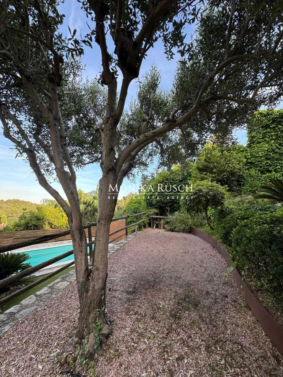 4 bedroom Villa for sale in Palleja with pool garage - € 580,000 (Ref: 9629586)