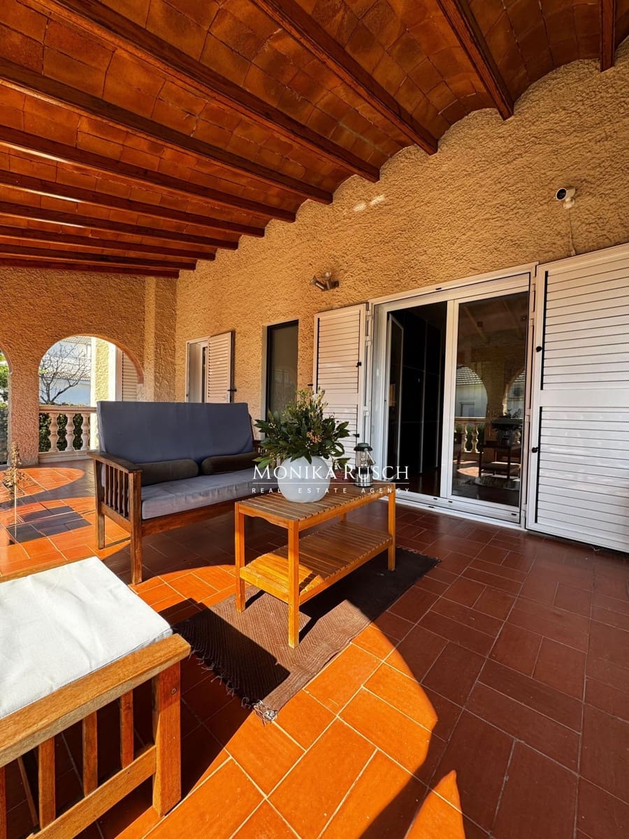 4 sovrum Villa till salu i Palleja med pool garage - 580 000 € (Ref: 9629586)