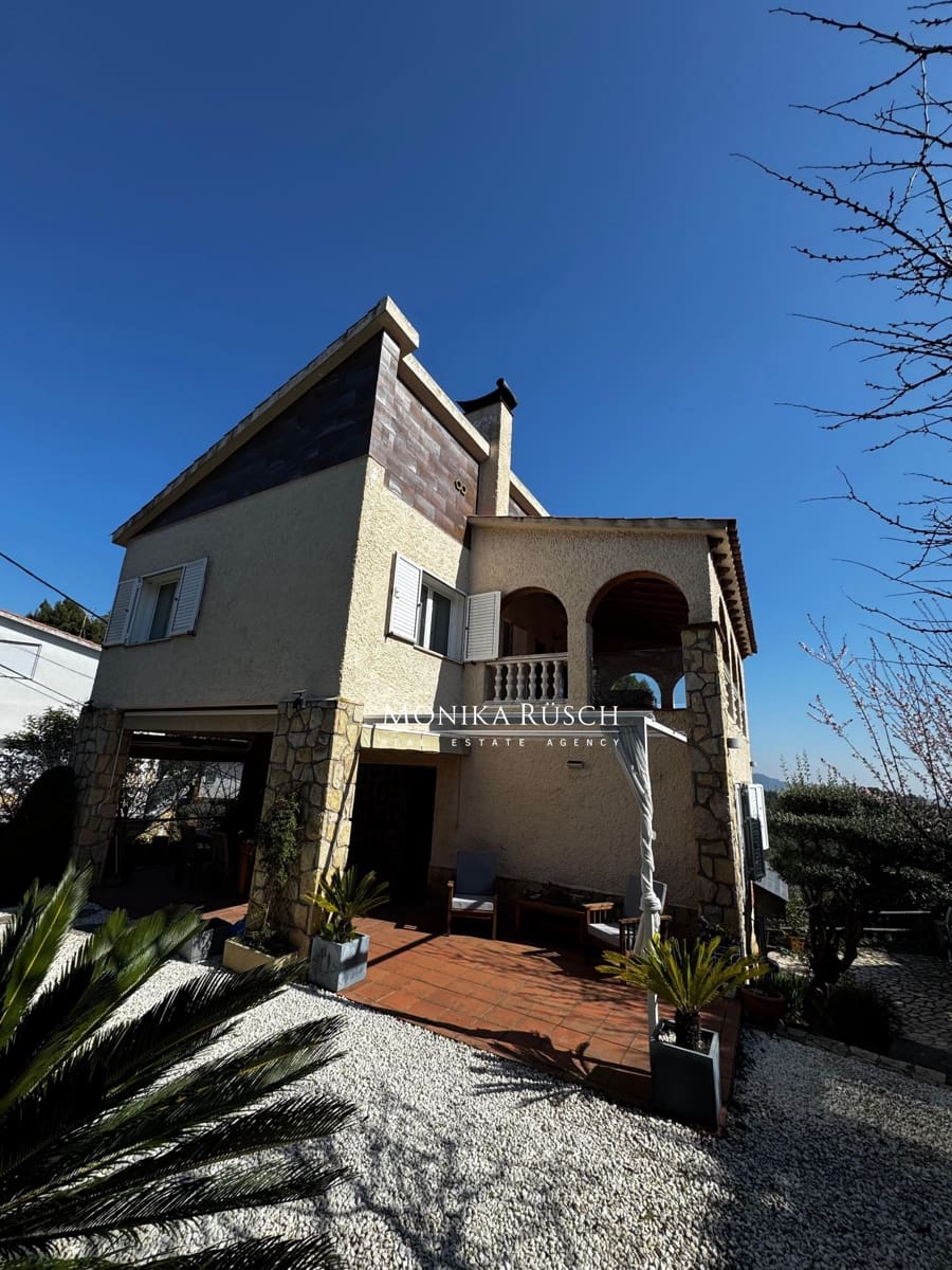 4 sovrum Villa till salu i Palleja med pool garage - 580 000 € (Ref: 9629586)