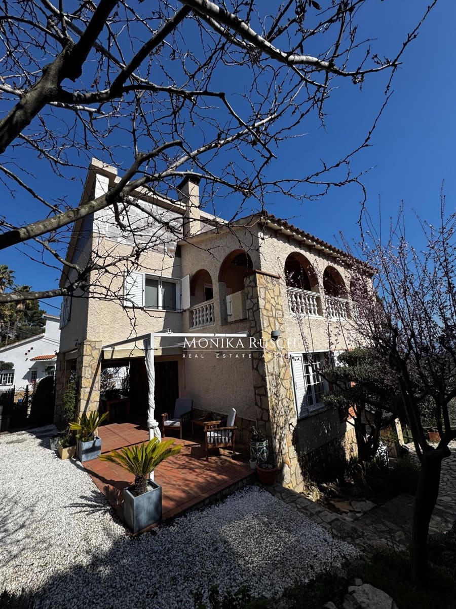 4 sovrum Villa till salu i Palleja med pool garage - 580 000 € (Ref: 9629586)