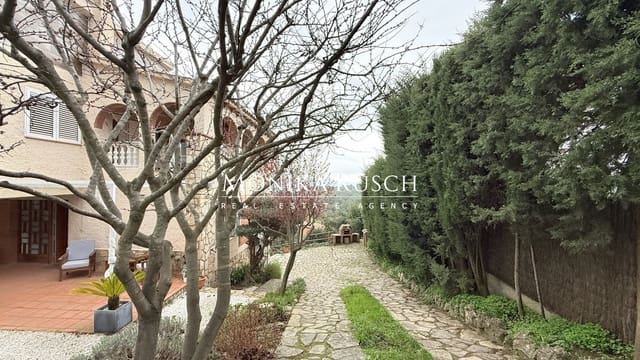 4 slaapkamer Villa te koop in Pallejà met zwembad garage - € 580.000 (Ref: 9629586)