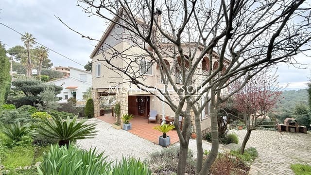 4 slaapkamer Villa te koop in Pallejà met zwembad garage - € 580.000 (Ref: 9629586)