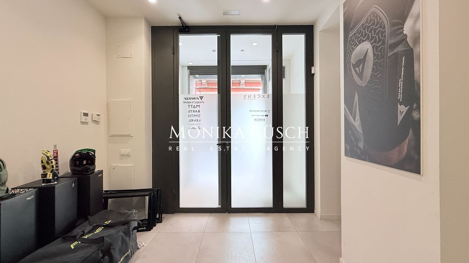 Commercial for rent in Barcelona city - € 2,900 (Ref: 9694668)