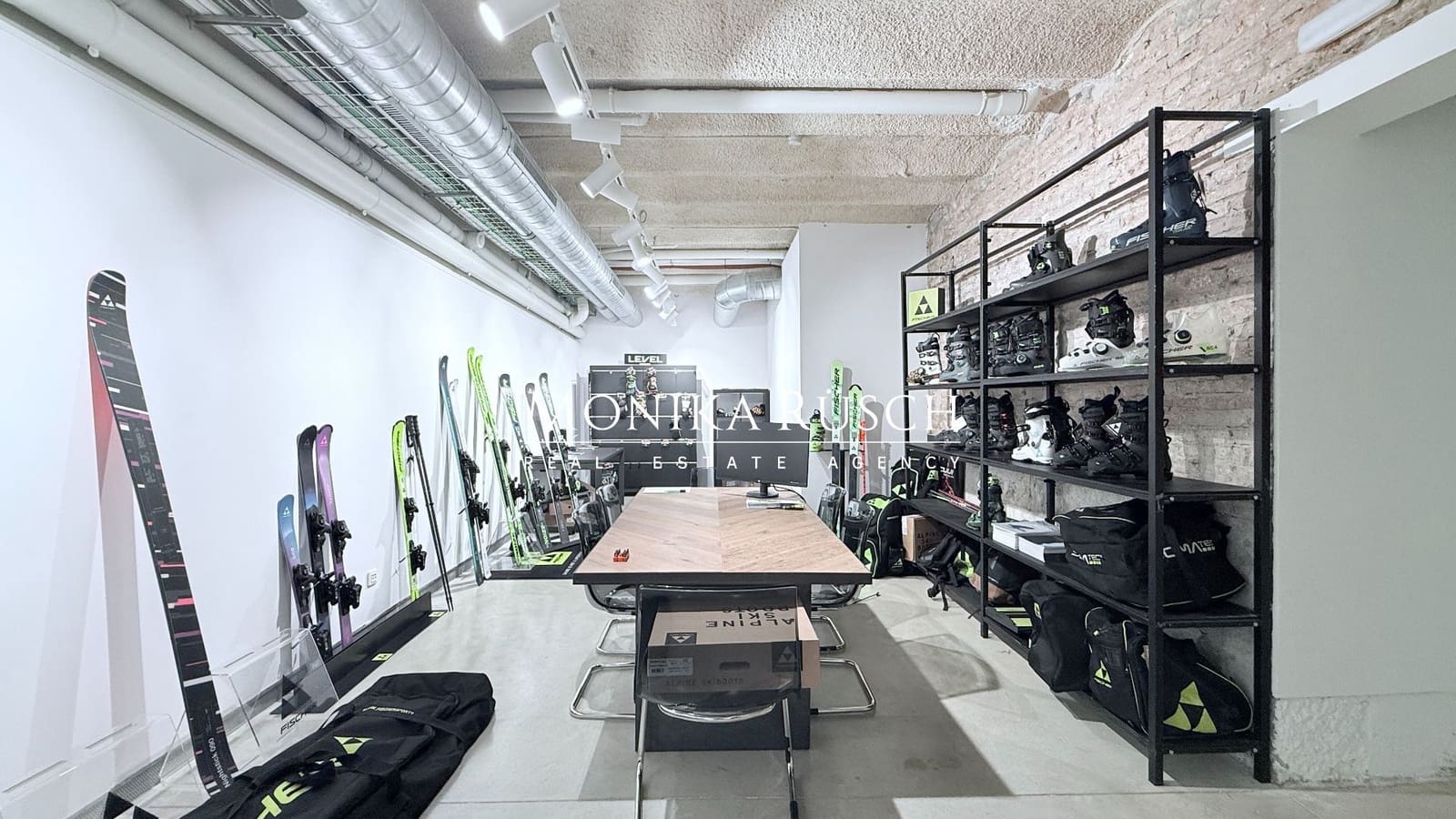 Commercial for rent in Barcelona city - € 2,900 (Ref: 9694668)