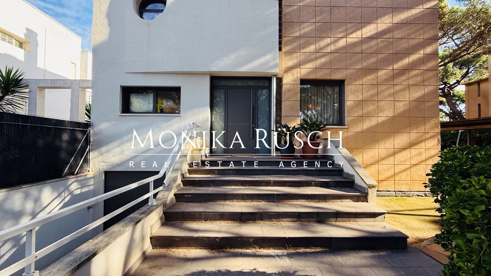 5 quarto Moradia para venda em Gava com piscina garagem - 1 390 000 € (Ref: 9694670)