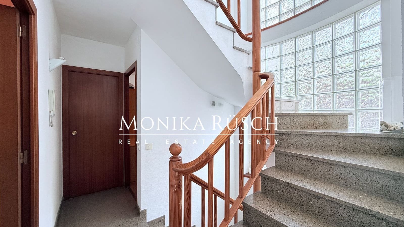 5 quarto Moradia para venda em Gava com piscina garagem - 1 390 000 € (Ref: 9694670)