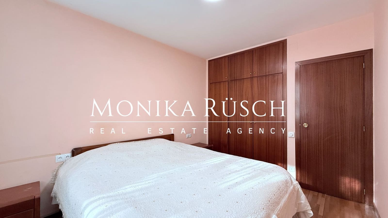 5 quarto Moradia para venda em Gava com piscina garagem - 1 390 000 € (Ref: 9694670)