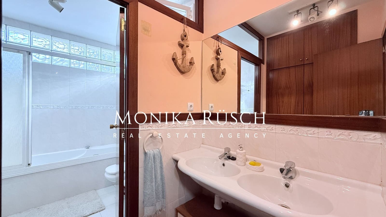 5 quarto Moradia para venda em Gava com piscina garagem - 1 390 000 € (Ref: 9694670)