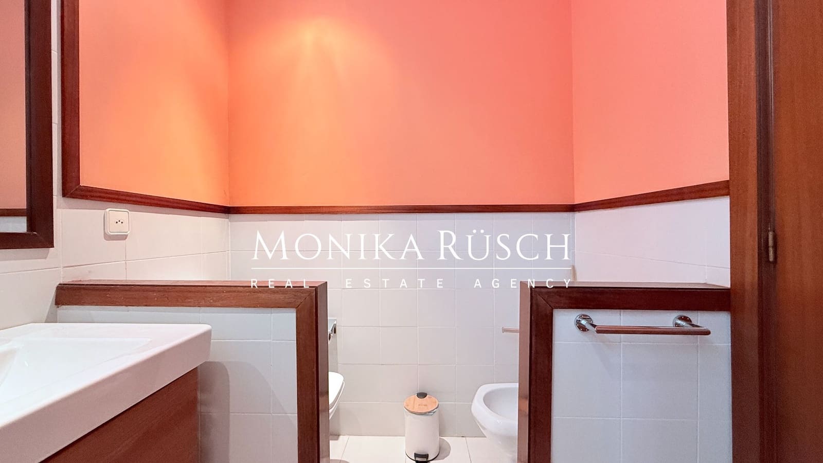 5 quarto Moradia para venda em Gava com piscina garagem - 1 390 000 € (Ref: 9694670)