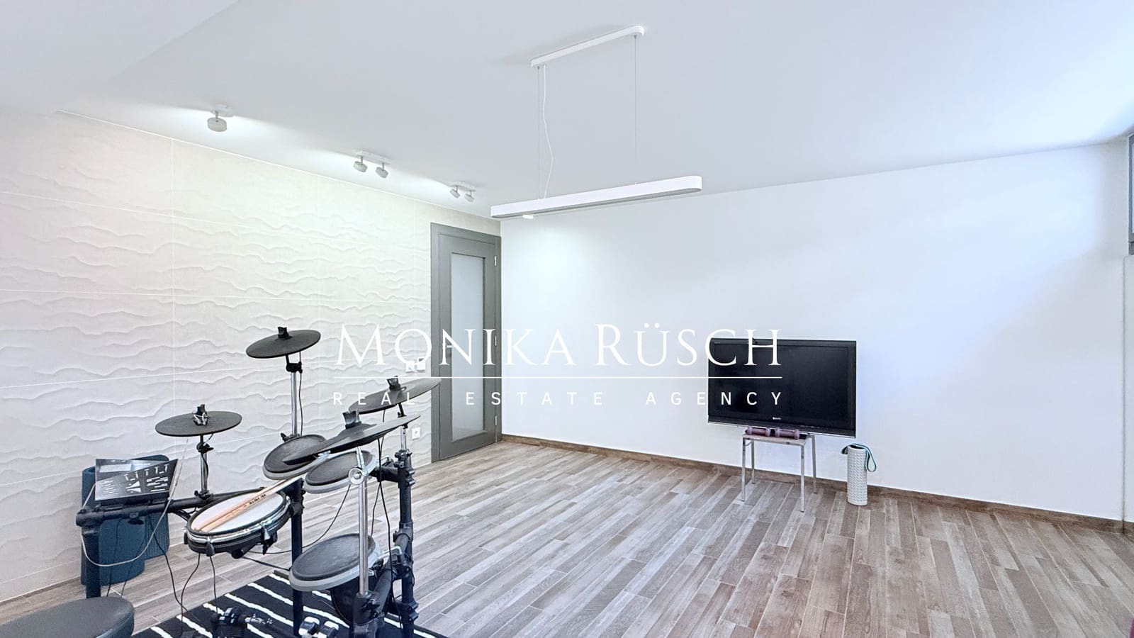 5 quarto Moradia para venda em Gava com piscina garagem - 1 390 000 € (Ref: 9694670)