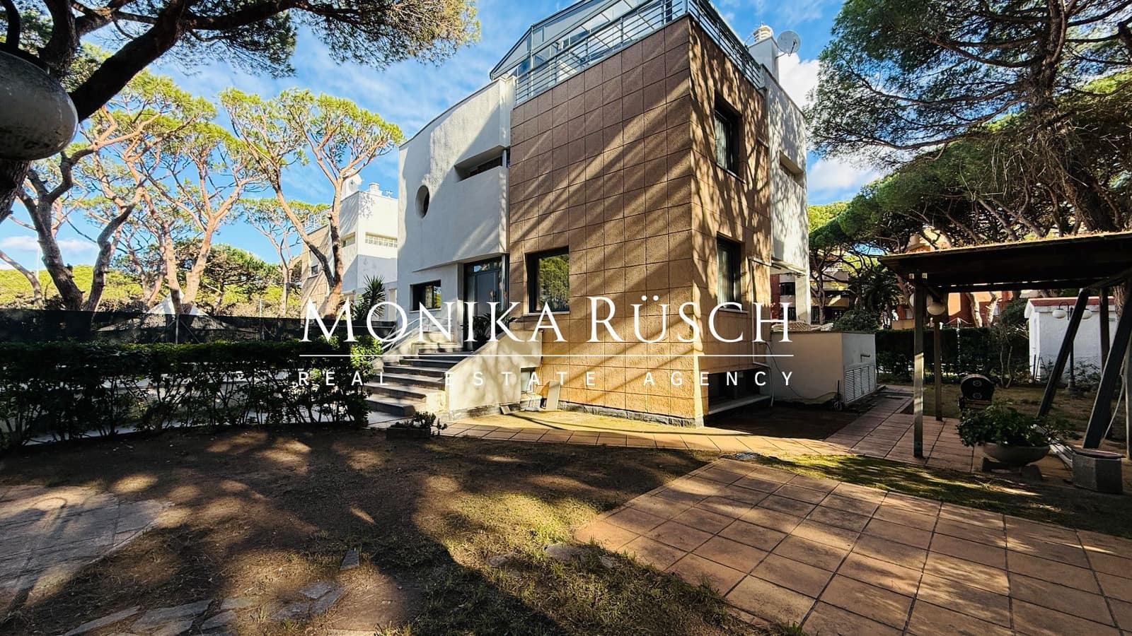 5 quarto Moradia para venda em Gava com piscina garagem - 1 390 000 € (Ref: 9694670)