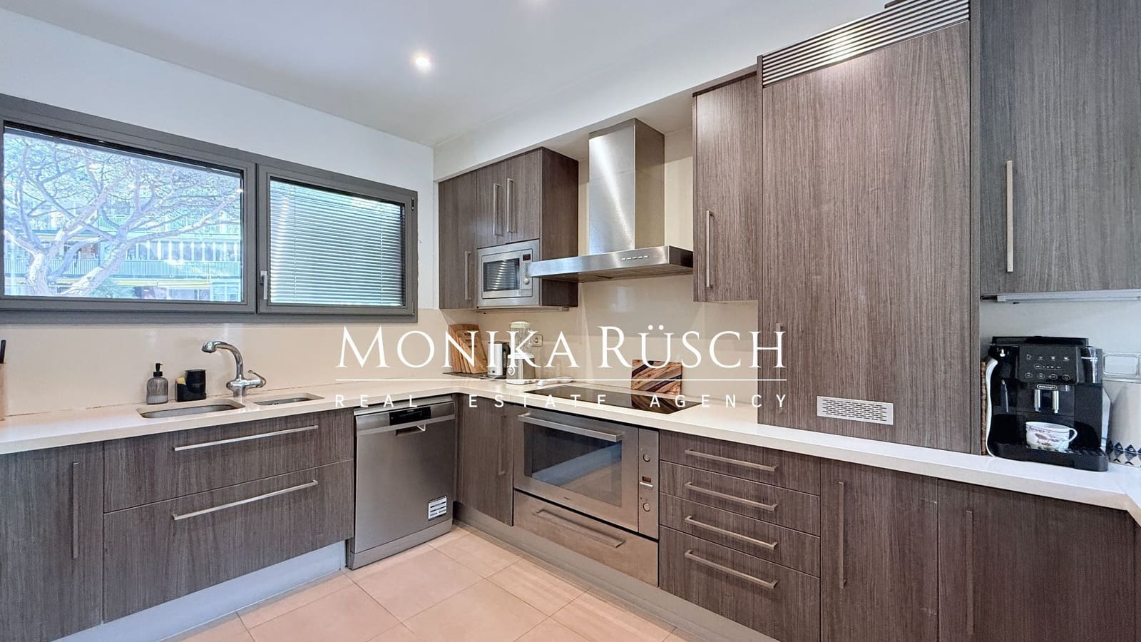 5 quarto Moradia para venda em Gava com piscina garagem - 1 390 000 € (Ref: 9694670)