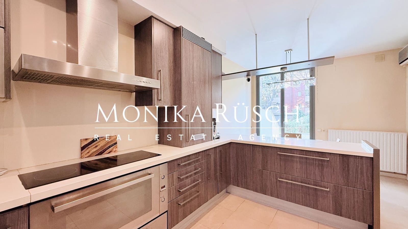 5 quarto Moradia para venda em Gava com piscina garagem - 1 390 000 € (Ref: 9694670)