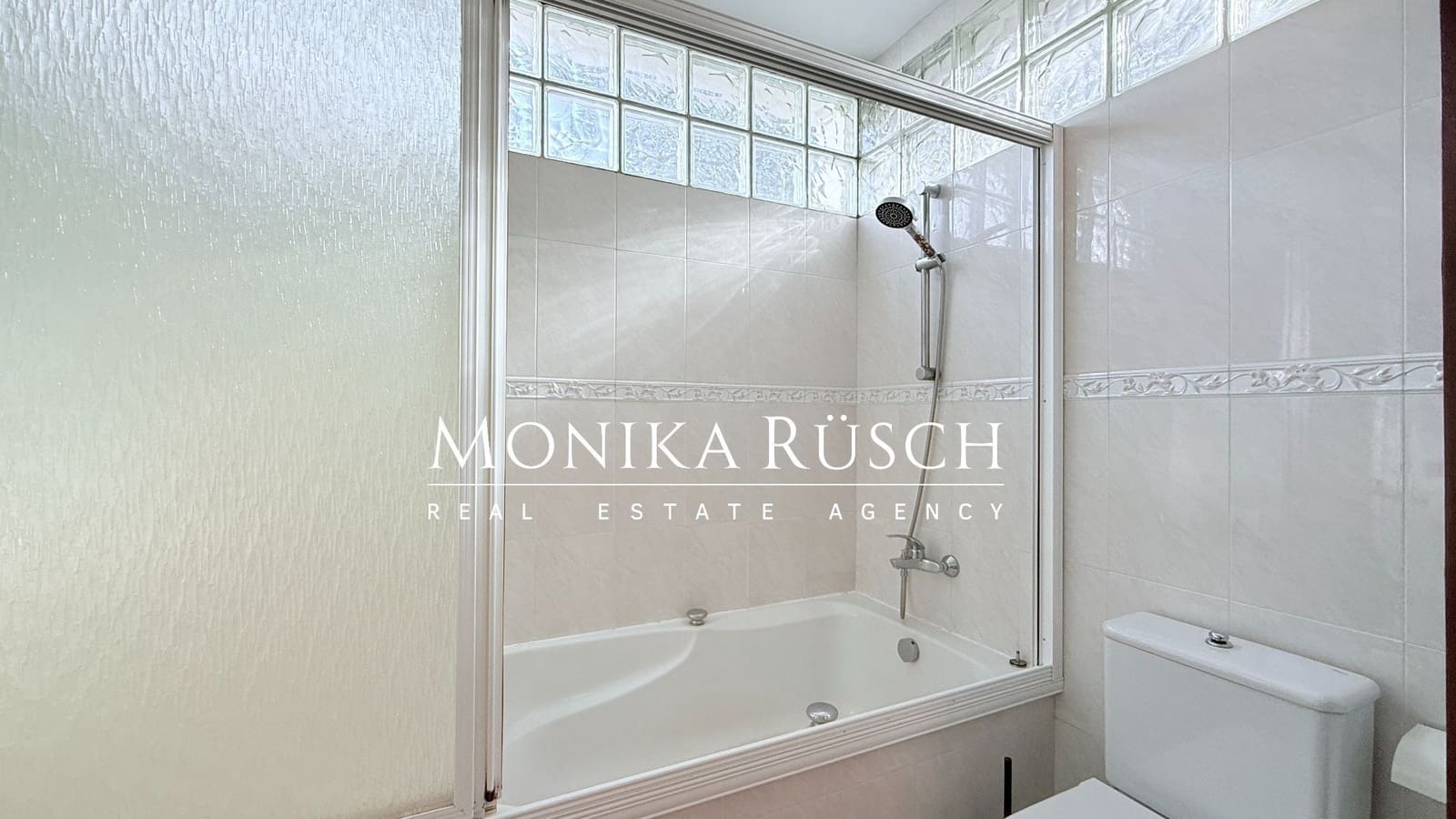 5 quarto Moradia para venda em Gava com piscina garagem - 1 390 000 € (Ref: 9694670)