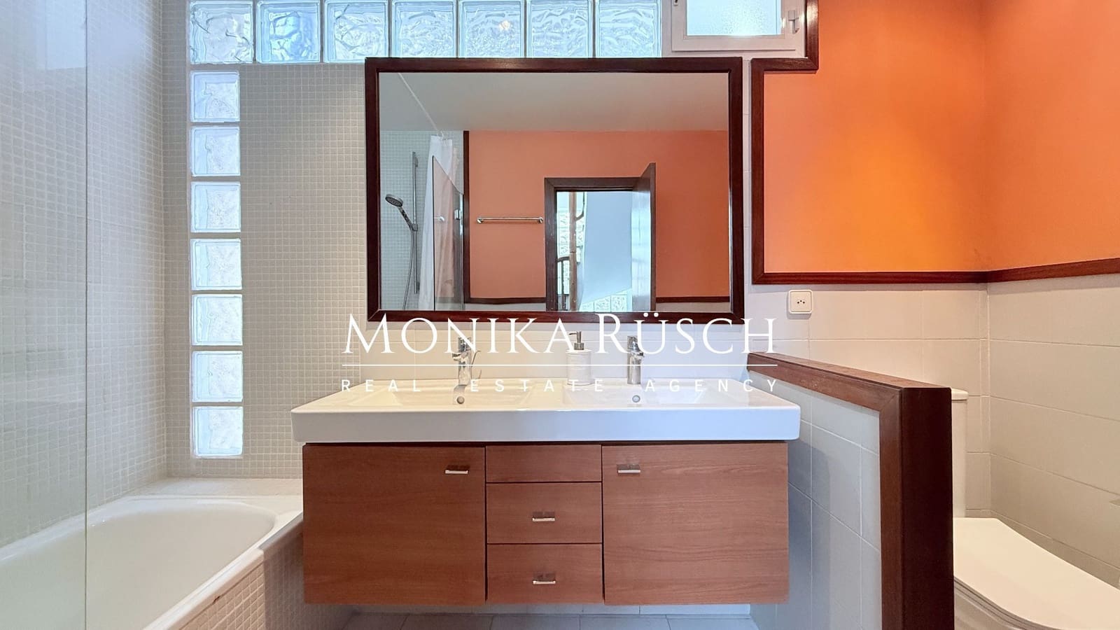 5 quarto Moradia para venda em Gava com piscina garagem - 1 390 000 € (Ref: 9694670)