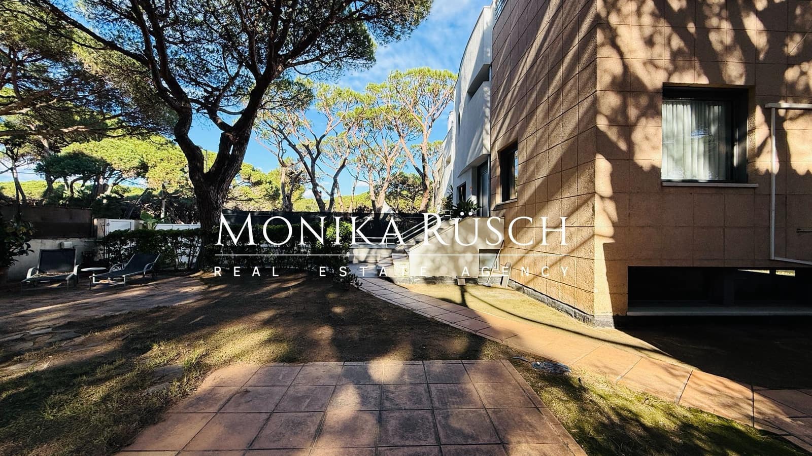 5 quarto Moradia para venda em Gava com piscina garagem - 1 390 000 € (Ref: 9694670)