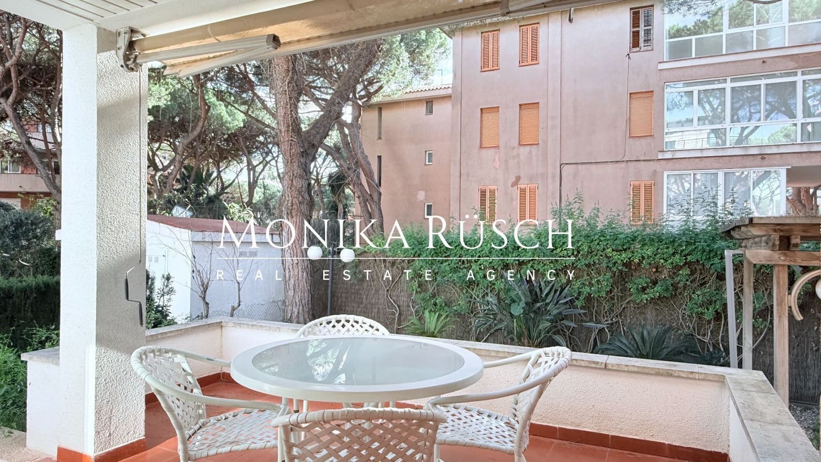 5 quarto Moradia para venda em Gava com piscina garagem - 1 390 000 € (Ref: 9694670)