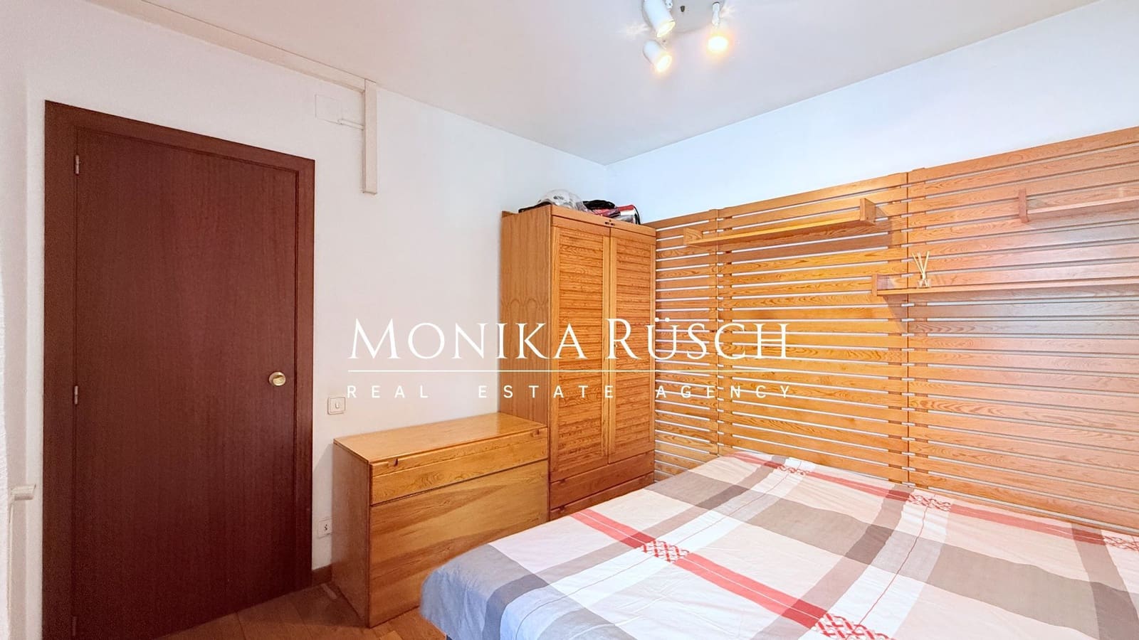 5 quarto Moradia para venda em Gava com piscina garagem - 1 390 000 € (Ref: 9694670)