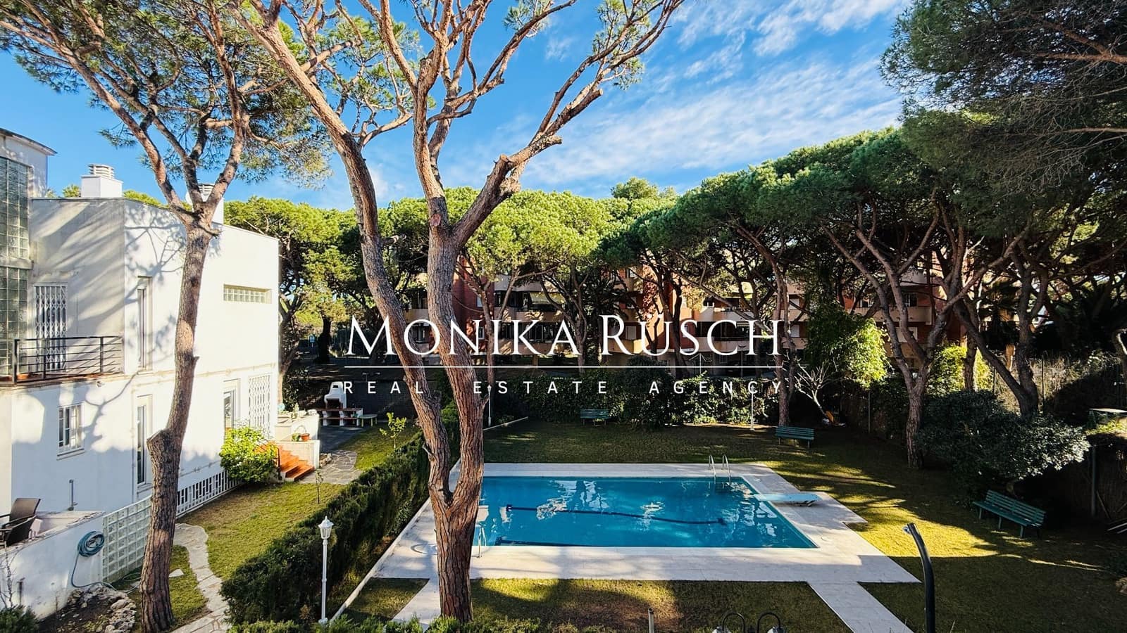 5 quarto Moradia para venda em Gava com piscina garagem - 1 390 000 € (Ref: 9694670)