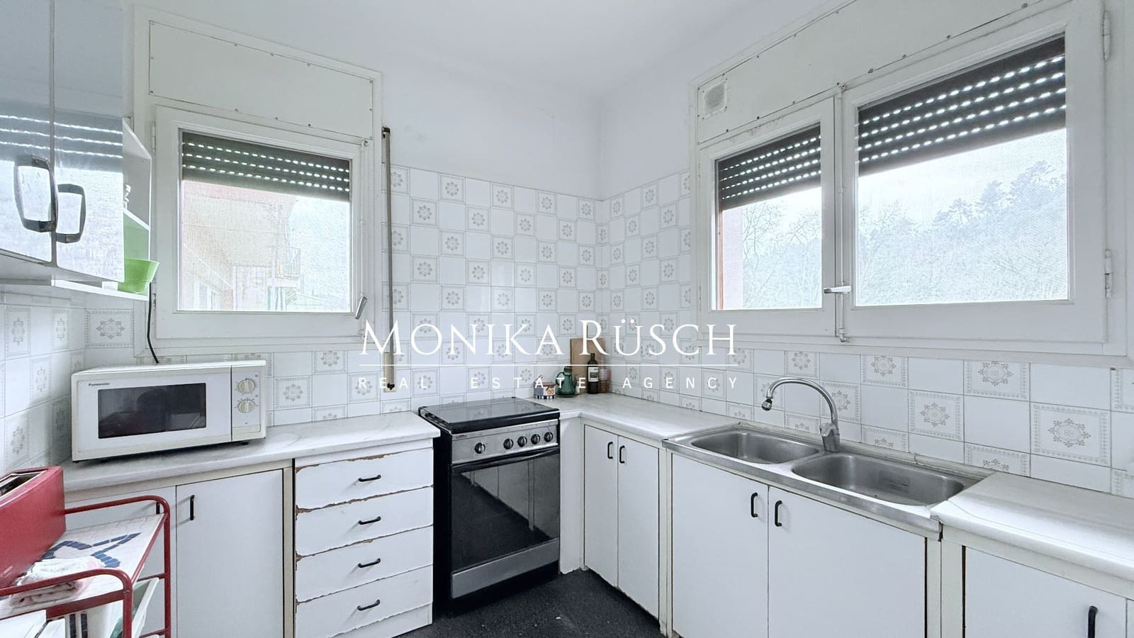 4 bedroom Villa for sale in Palleja with pool garage - € 640,000 (Ref: 9698110)