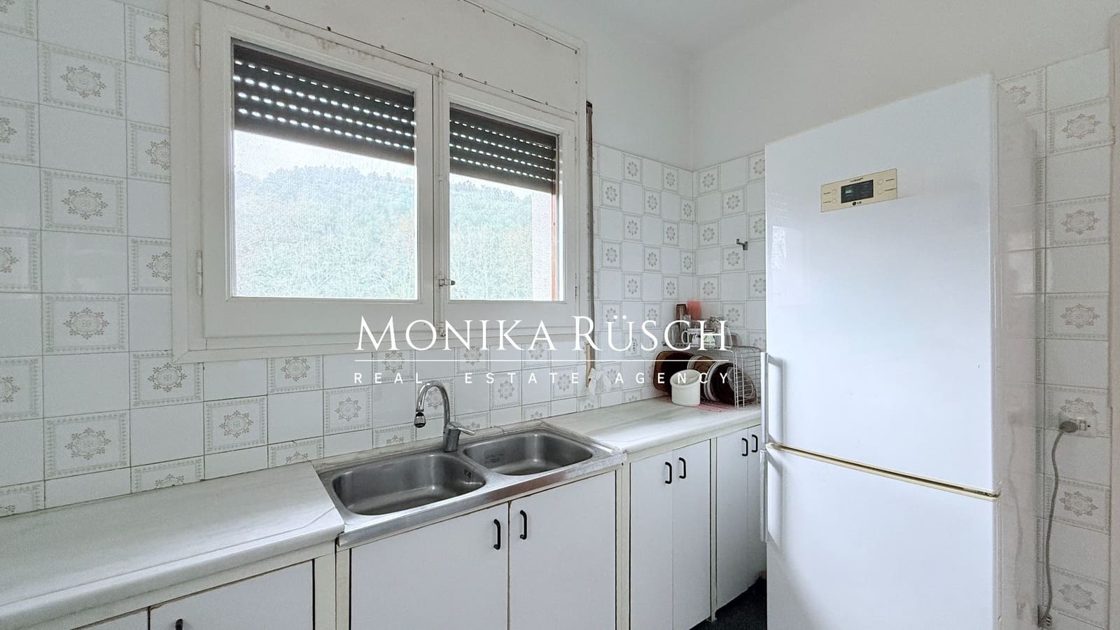 4 bedroom Villa for sale in Palleja with pool garage - € 640,000 (Ref: 9698110)