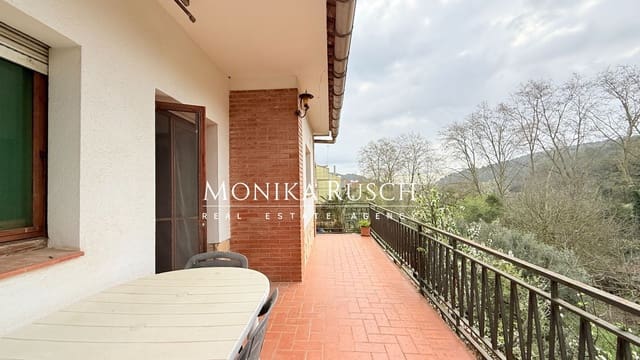 Chalet de 4 habitaciones en Pallejà en venta con piscina garaje - 640.000 € (Ref: 9698110)