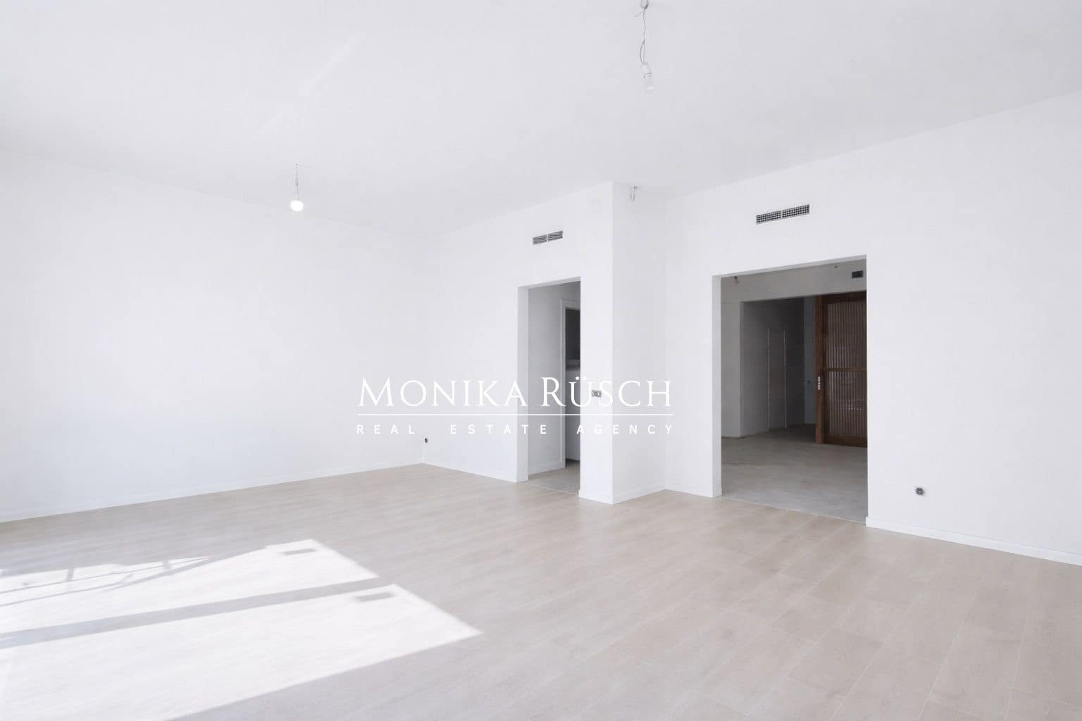 4 bedroom Flat for rent in Barcelona city - € 6,400 (Ref: 9700405)