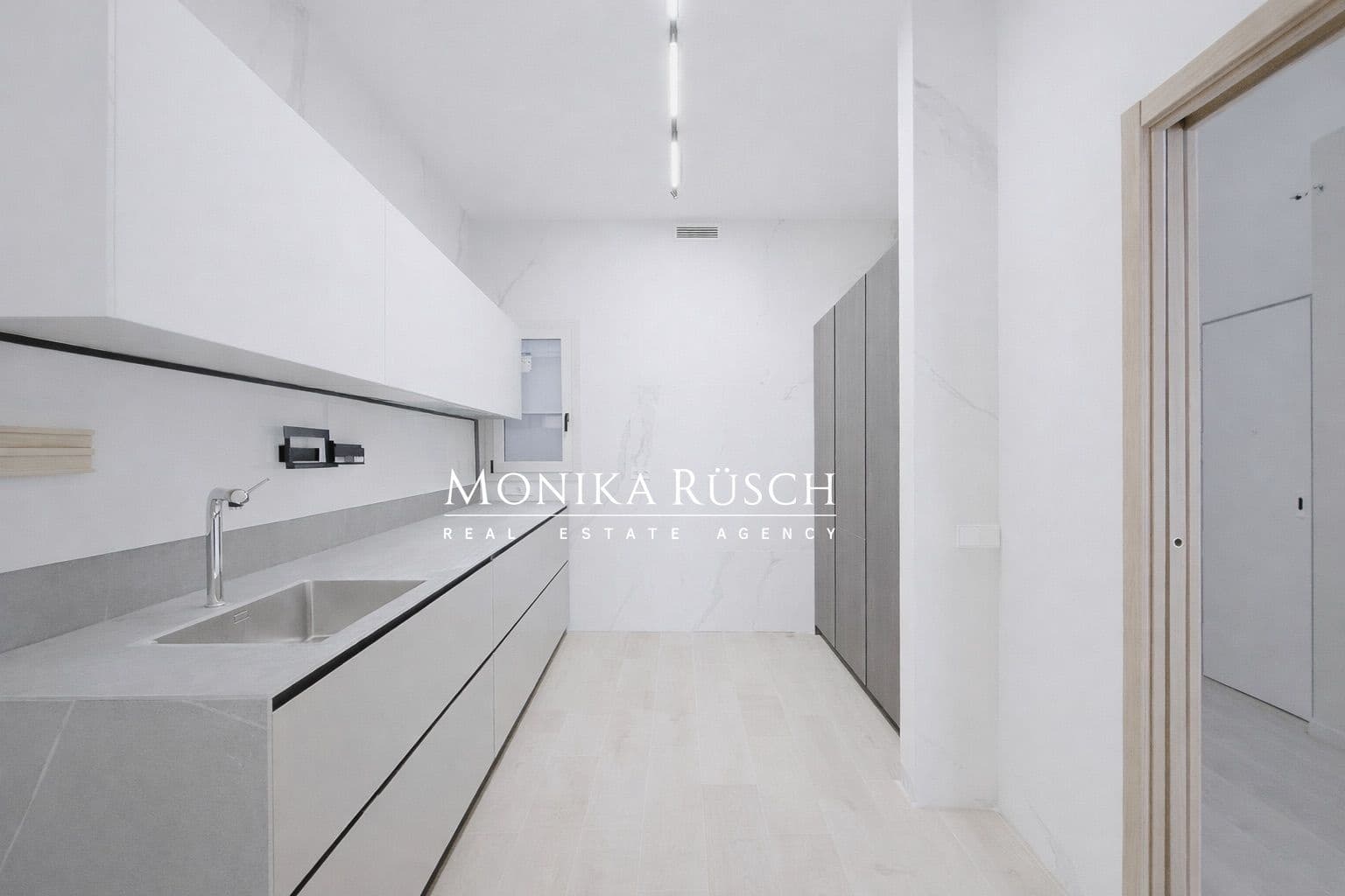 4 bedroom Flat for rent in Barcelona city - € 6,400 (Ref: 9700405)