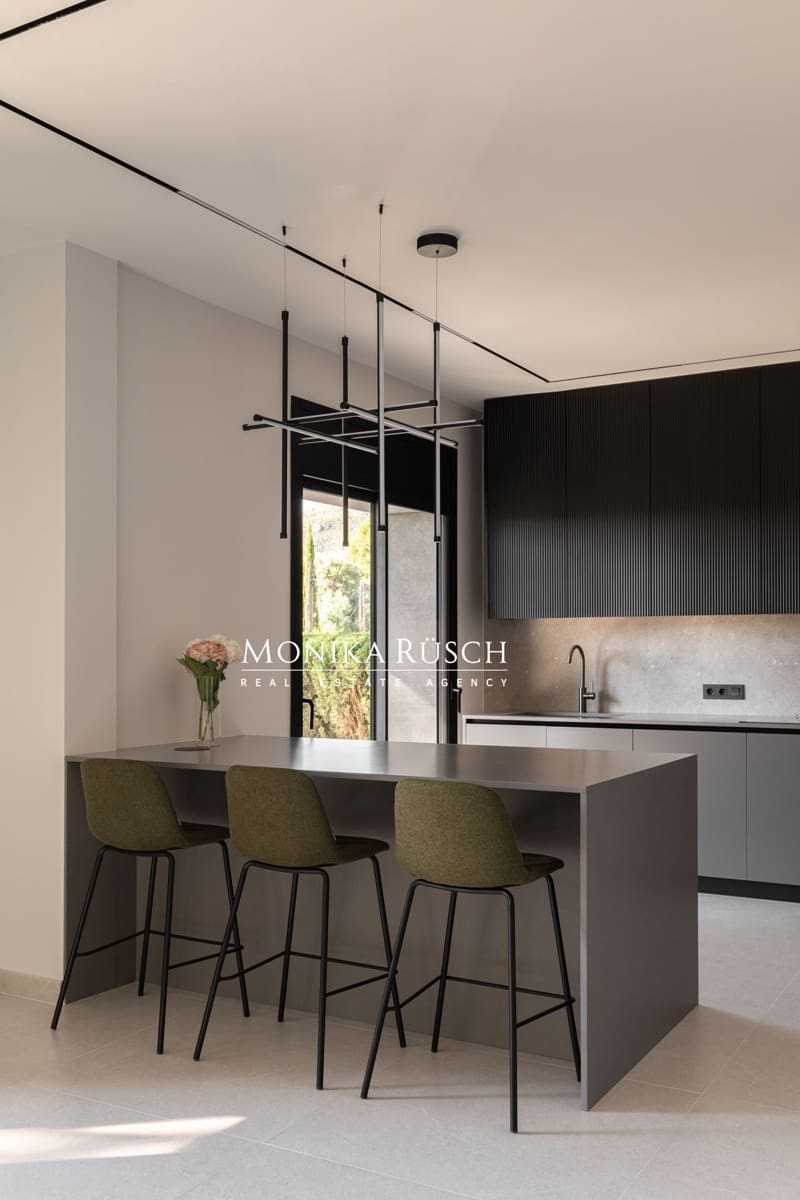 5 bedroom Villa for sale in Castelldefels with pool garage - € 2,420,000 (Ref: 9721070)