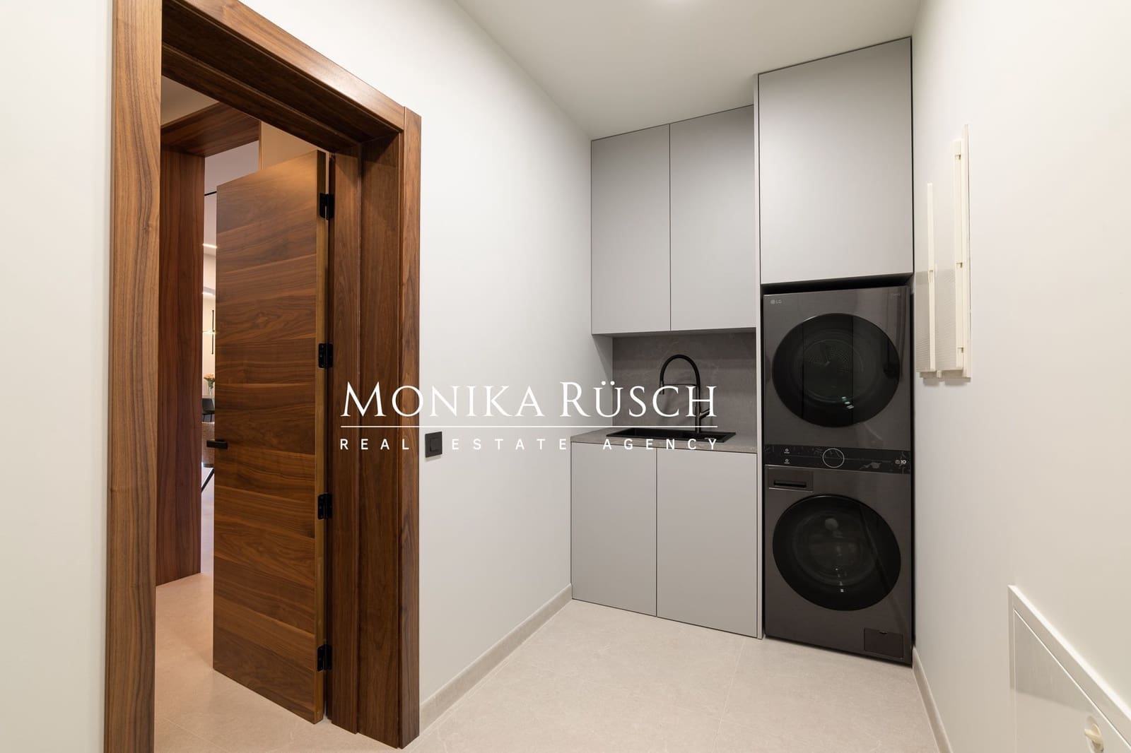 5 bedroom Villa for sale in Castelldefels with pool garage - € 2,420,000 (Ref: 9721070)