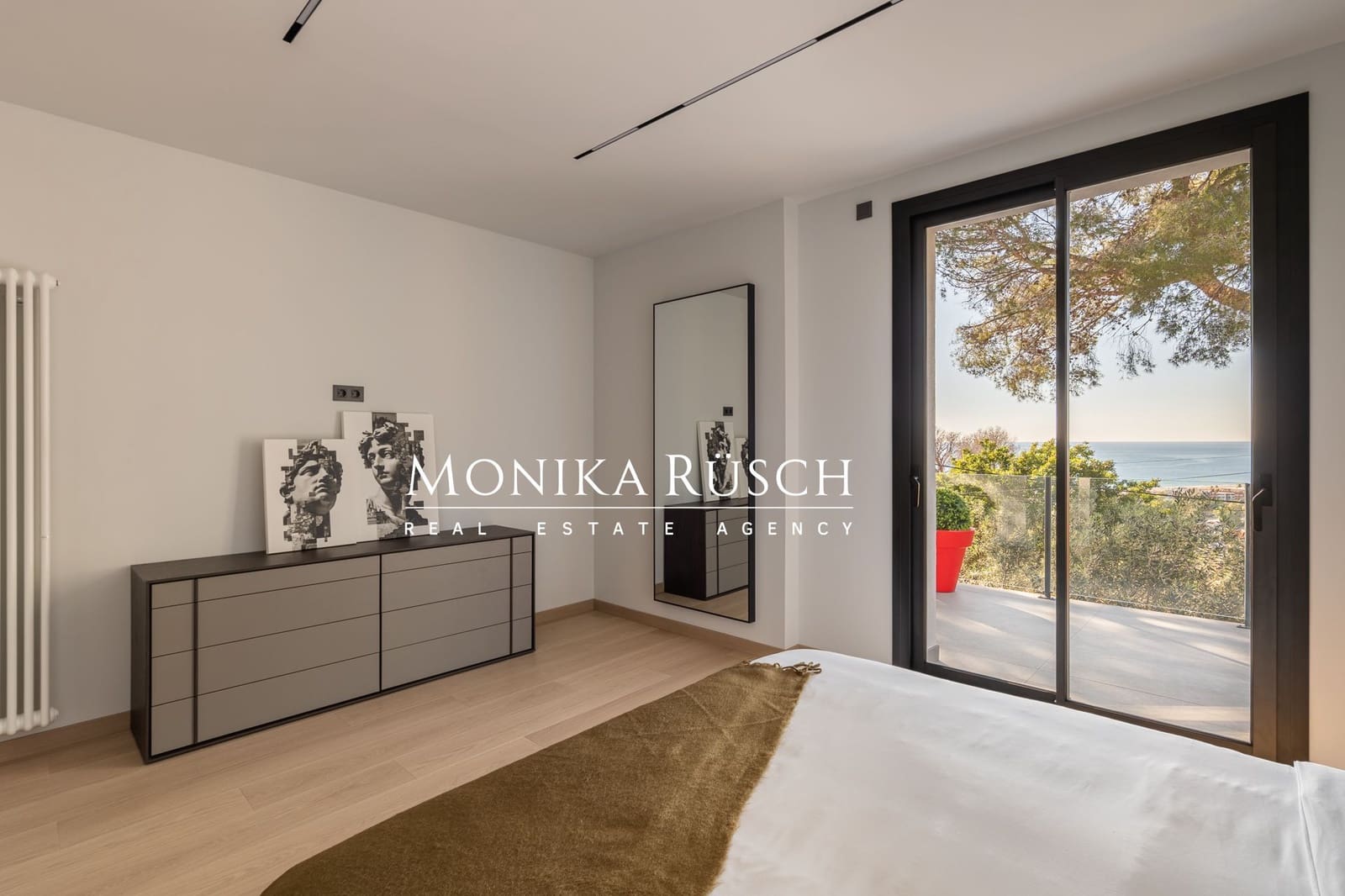 5 bedroom Villa for sale in Castelldefels with pool garage - € 2,420,000 (Ref: 9721070)