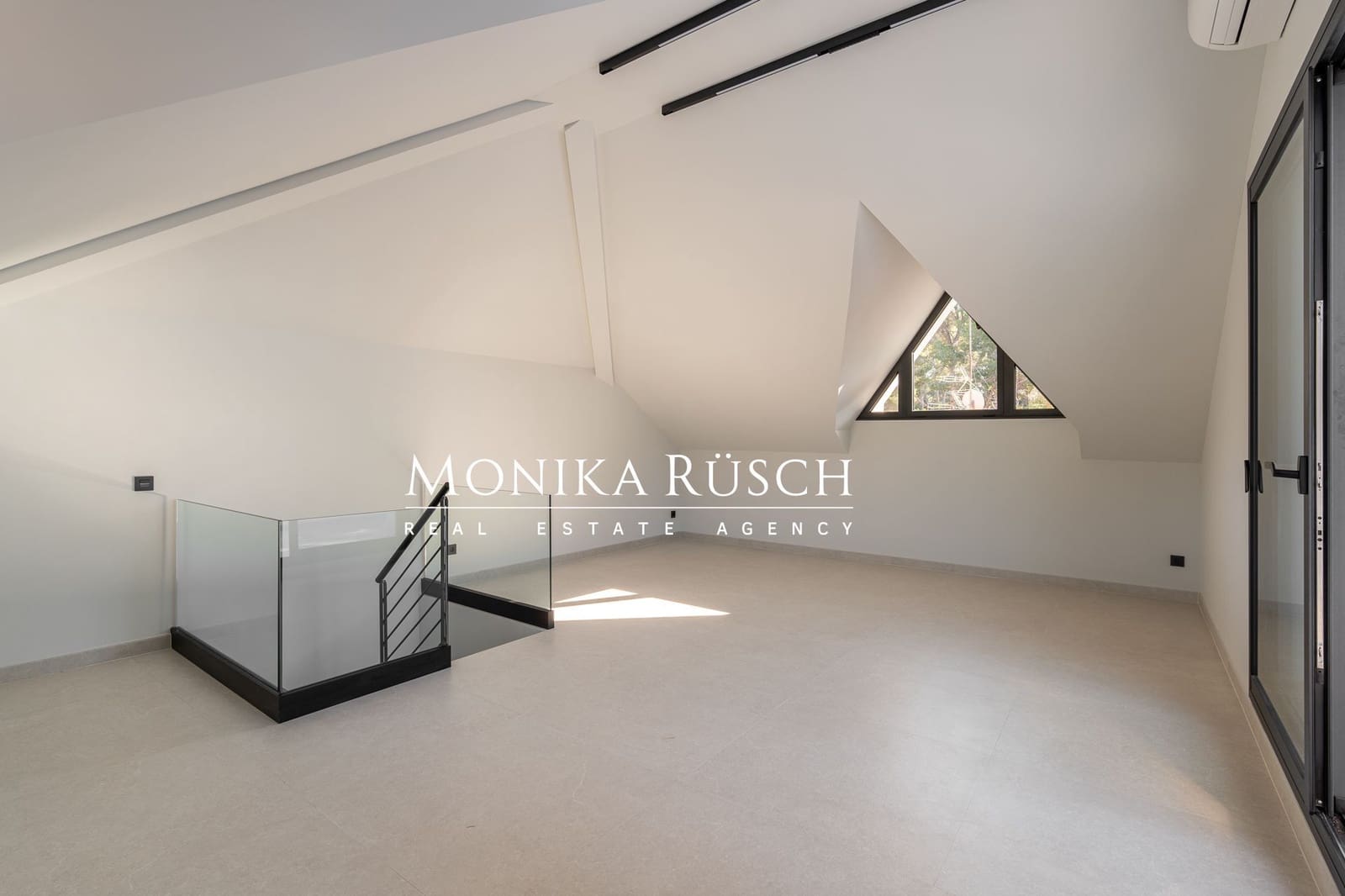 5 bedroom Villa for sale in Castelldefels with pool garage - € 2,420,000 (Ref: 9721070)